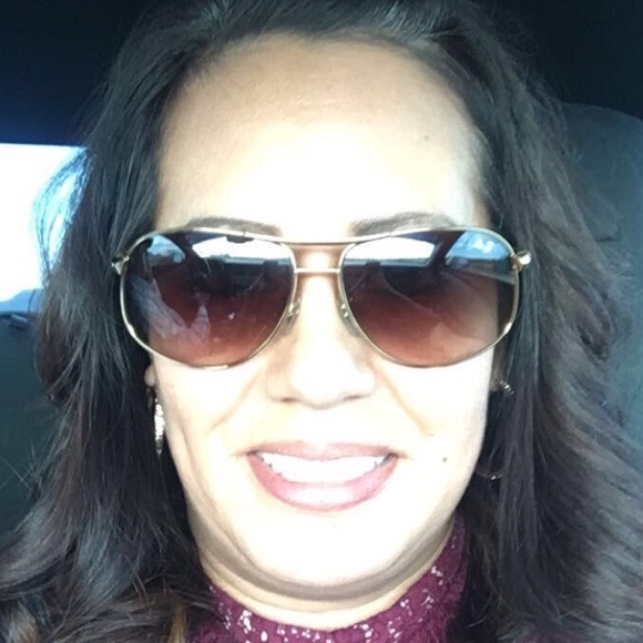 Meet your Posher, Laura - Picture 1 of 1