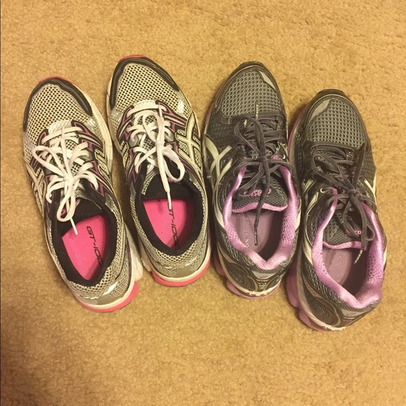 2 pairs of Women's asics GT-1000 & Gel-Nimbus 13