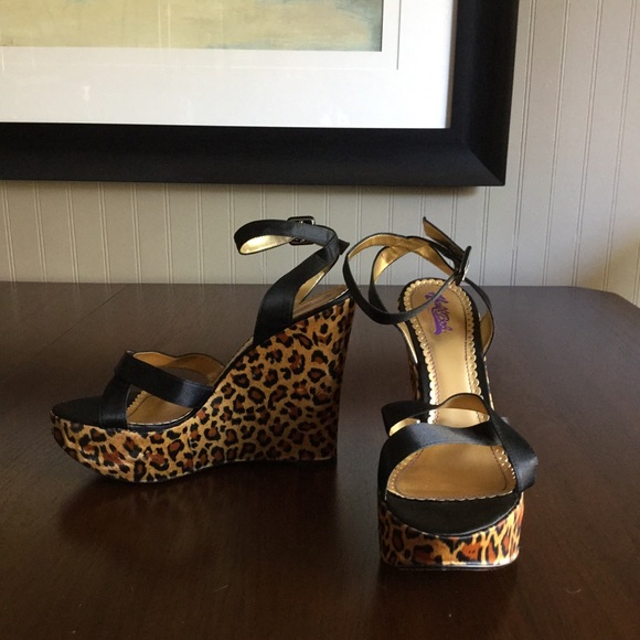 EUC Hale Bob Leopard Wedges - Picture 2 of 2