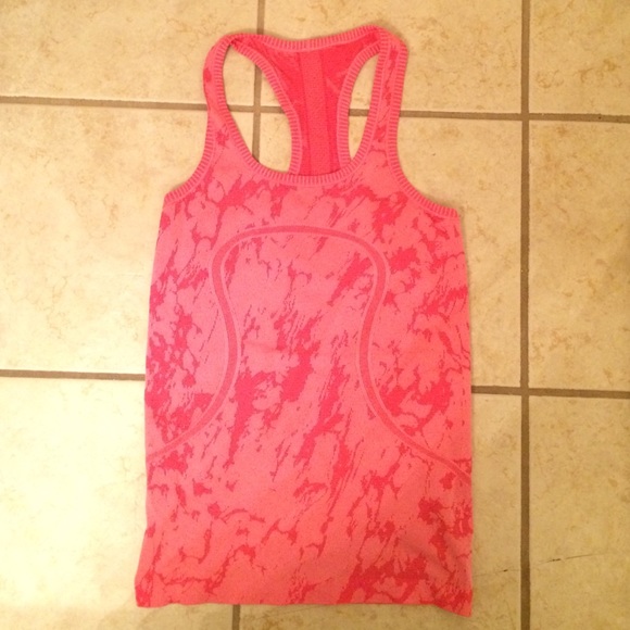 Lululemon tank!