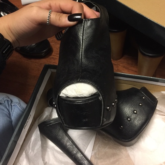 black leather high heels - Picture 3 of 4