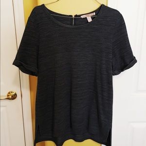 Dark blue short-sleeve shirt.