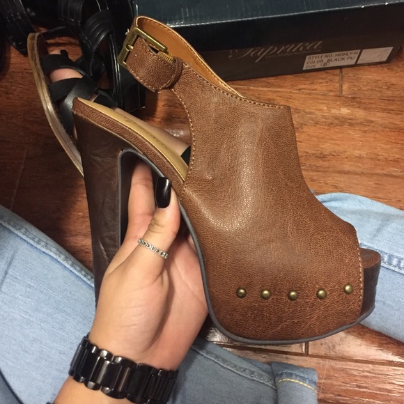 heels - Picture 2 of 4