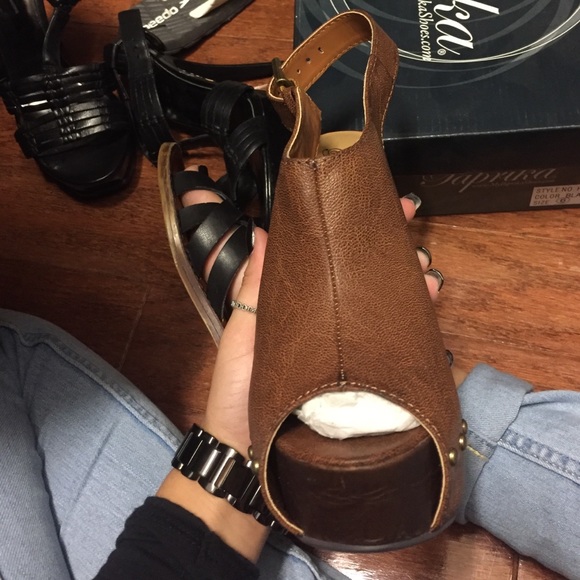 heels - Picture 3 of 4