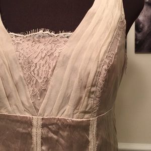 ❤️ White House Black Market Stretch Satin Top