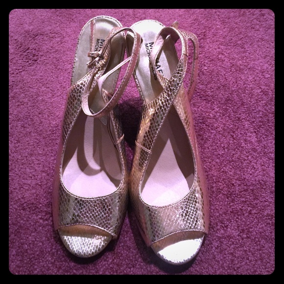 Michael kors gold sandles