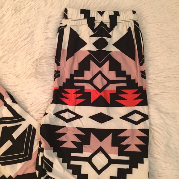 Aztec printed leggings OS - Picture 2 of 2