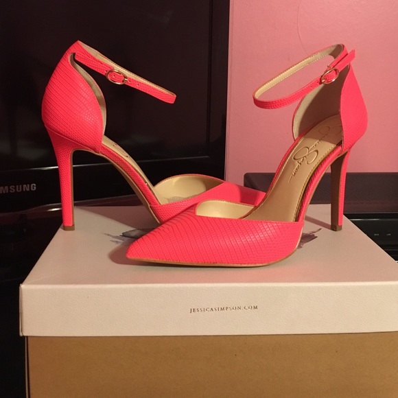 NWB JESSICA SIMPSON pink pumps