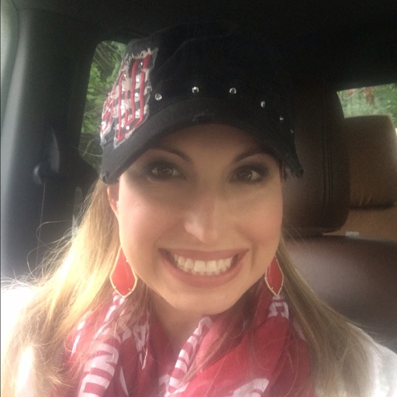 Meet your Posher, Monica