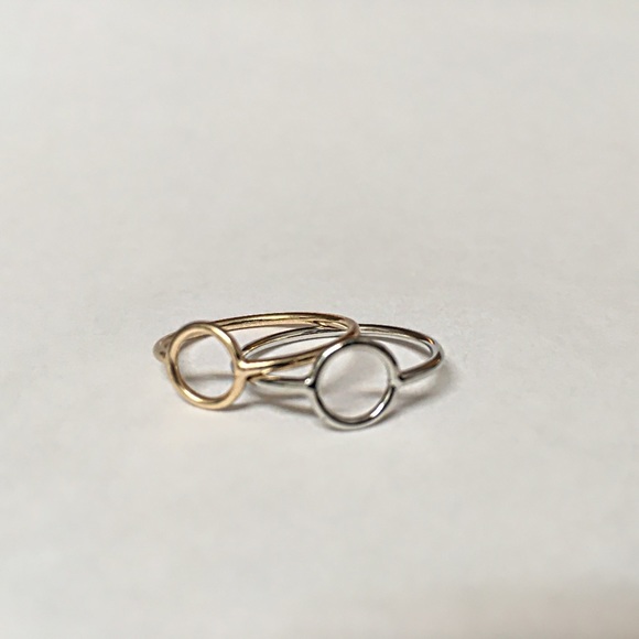 Minimalist Circle Ring - Picture 2 of 3