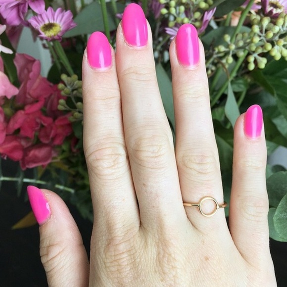 Minimalist Circle Ring - Picture 3 of 3