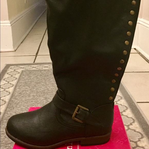 Riding boots