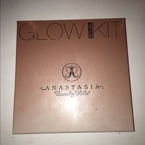 Anastasia Beverly Hills Glow Kit in That Glow