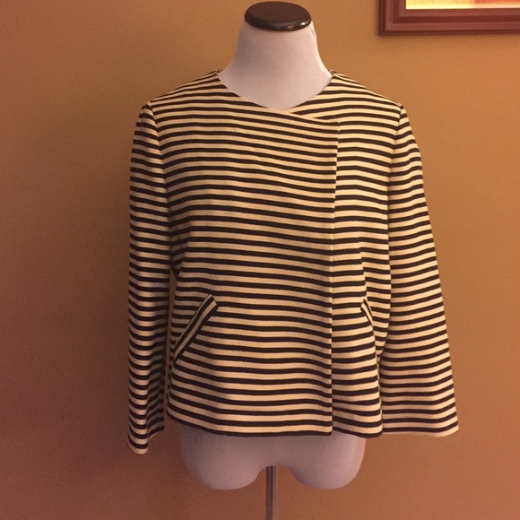 Elizabeth and James cropped blazer - Picture 2 of 5