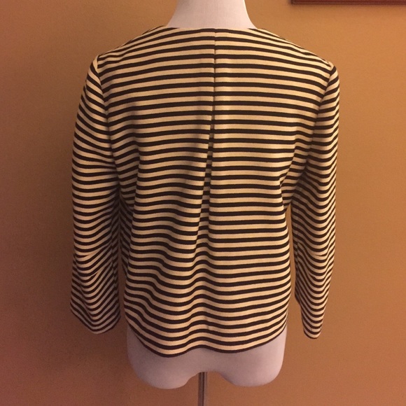 Elizabeth and James cropped blazer - Picture 3 of 5