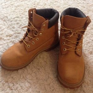 Size 6 women's Timberland boots
