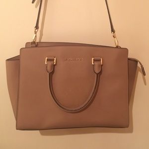 Michael Kors Large Selma Satchel in Dune