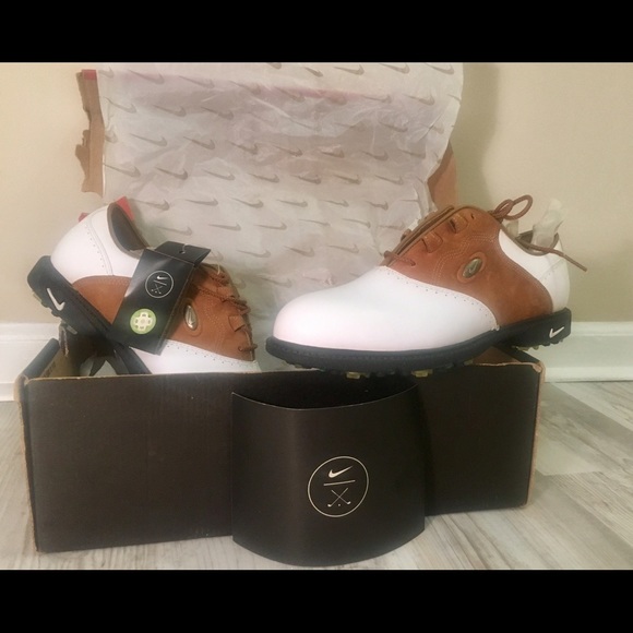 Women's Nike golf shoe