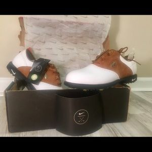 Women's Nike golf shoe