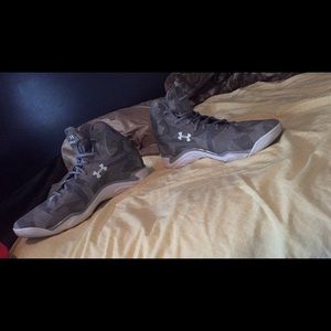 Under Armor Tennis shoes! LIKE NEW!