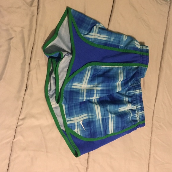 Blue/green Nike shorts. Kids large but fit like AS - Picture 2 of 2