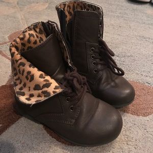 Brown toddler Boots.