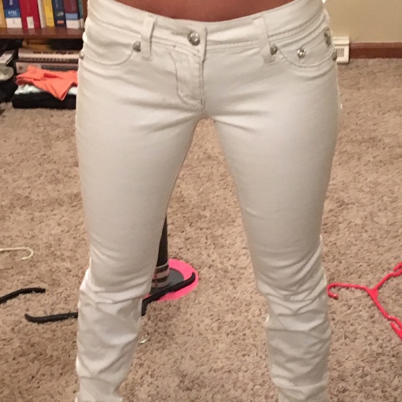 HOLDING FOR SOMEONE Re-Posh White miss me jeansl