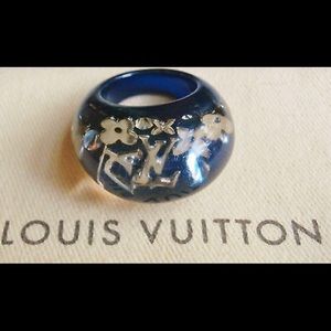 Louis Vuitton Swarvoski Inclusion ring!