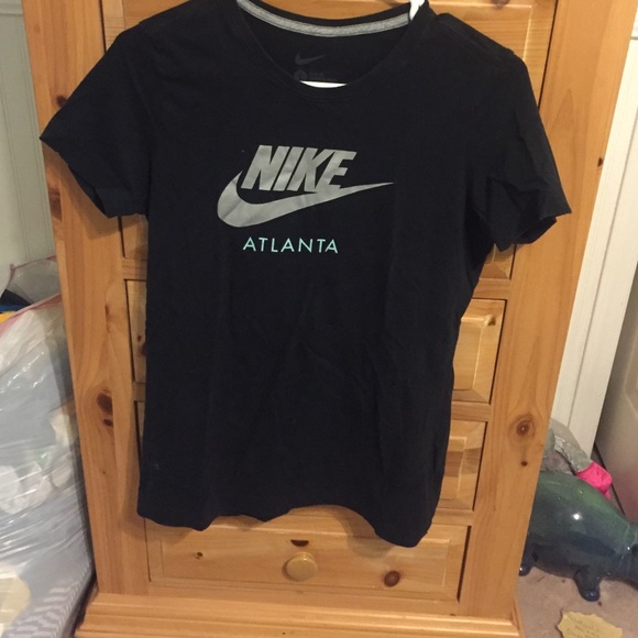 black Nike fitted shirt - Picture 1 of 1
