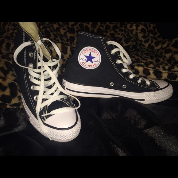 Barely worn high tops 💙