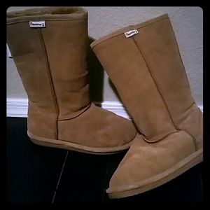 Bearpaw suede boots!