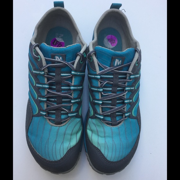 Merrell sneakers Blue Like new size 8.5 women's