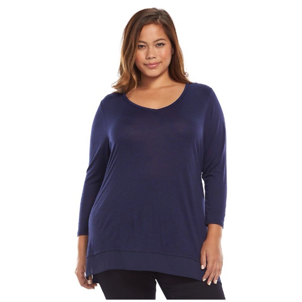 HOST PICK 11/29!!  🆕🔷🔹Navy v-neck w/sheer🔹🔷🆕