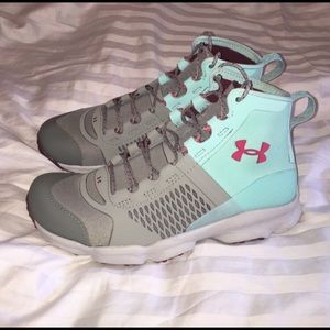 NWOT Under Armour hiking boots 🌿