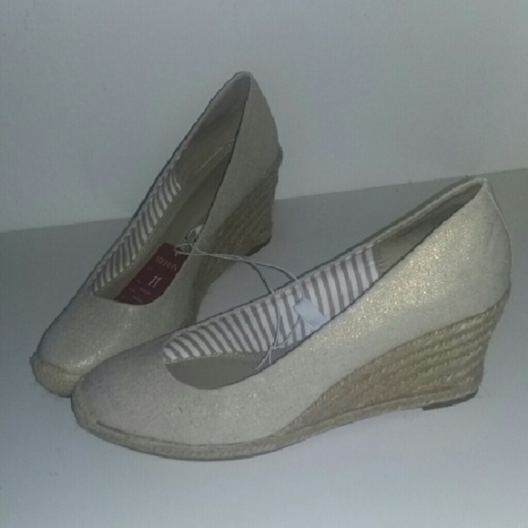NWT Wedges Sz11