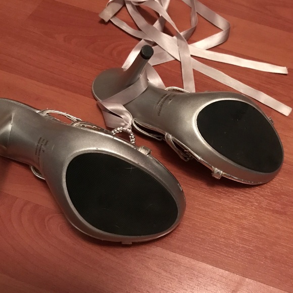 Heels - Picture 4 of 4