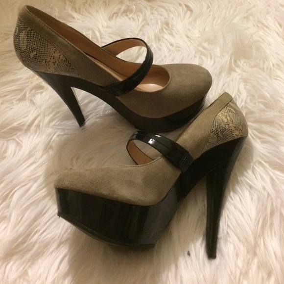 Jessica Simpson Platform Heels - size 6