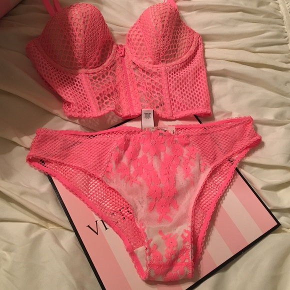 ๐BNWT Jaw Dropping VS Set๐ - Picture 2 of 2