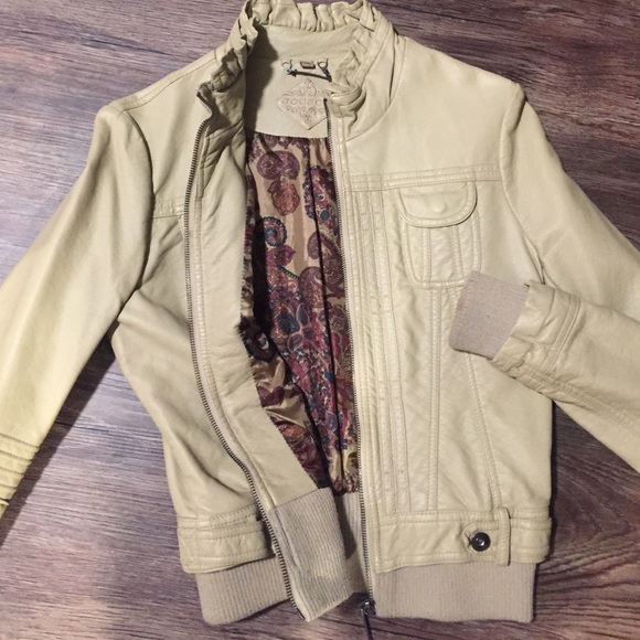 Very cute jacket for Fall🍁