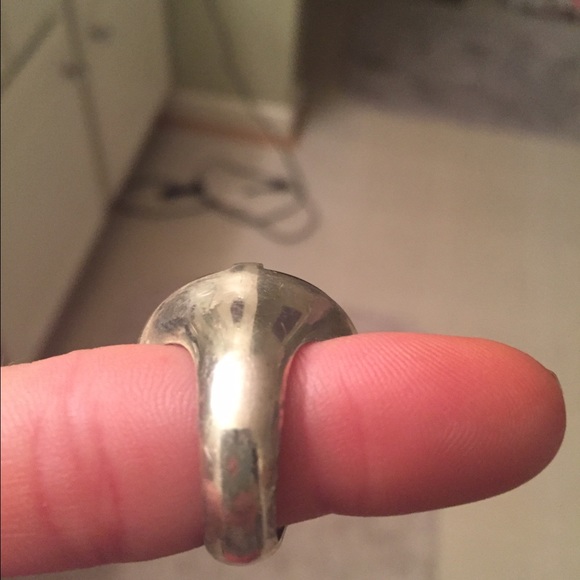 Beautiful ring - Picture 2 of 3