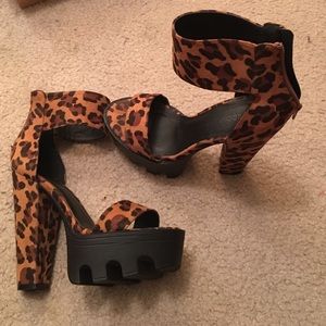 Platform leopard heels