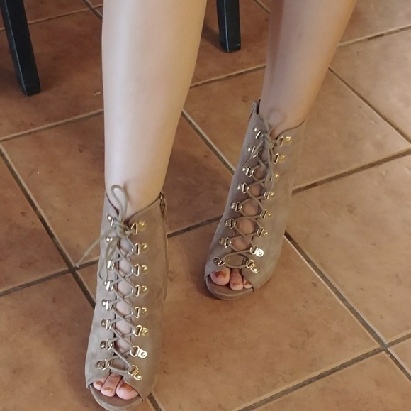 Last 8 Taupe Suede Heel PRICE IS FIRM - Picture 3 of 7