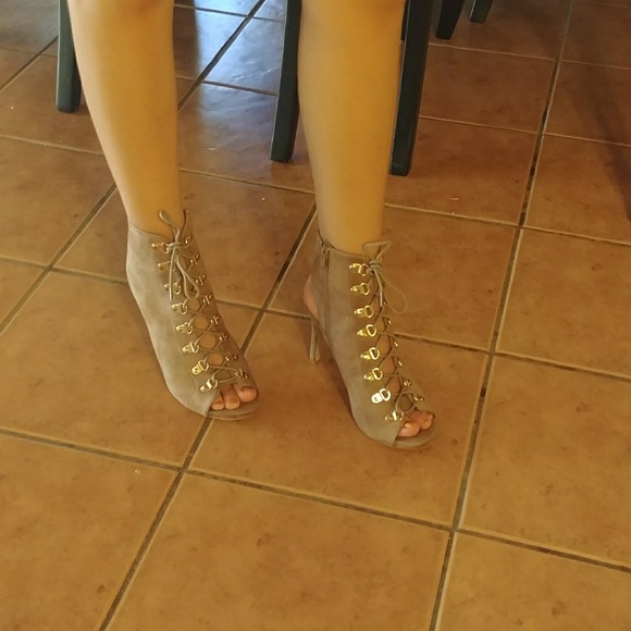 Last 8 Taupe Suede Heel PRICE IS FIRM - Picture 4 of 7