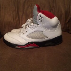 Jordan Retro 5 Fire Red/Grey Tongue