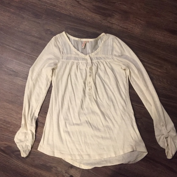 Red Camel size small Beige shirt