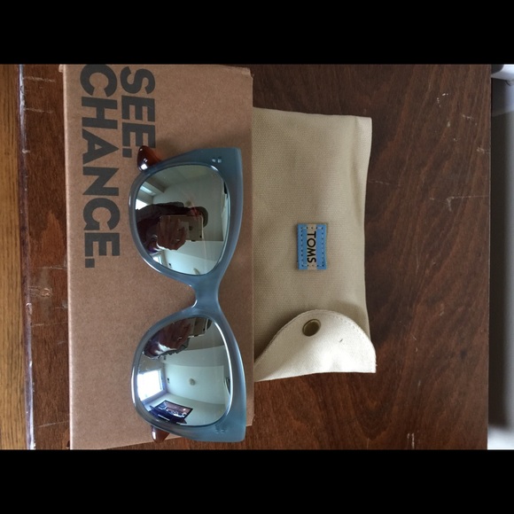 Brand New TOMS Autry Sunglasses - Picture 1 of 2