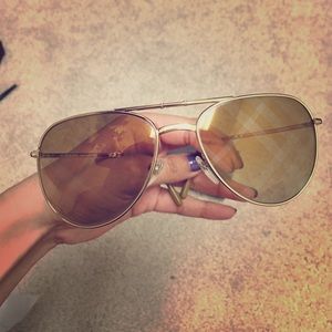 Burberry sunglasses like new