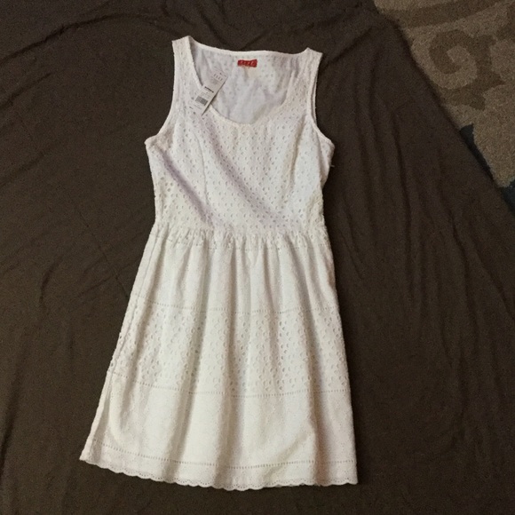 White Elle lace dress size 4