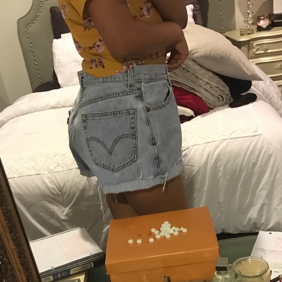 Perfect light wash denim Levi cutoff shorts