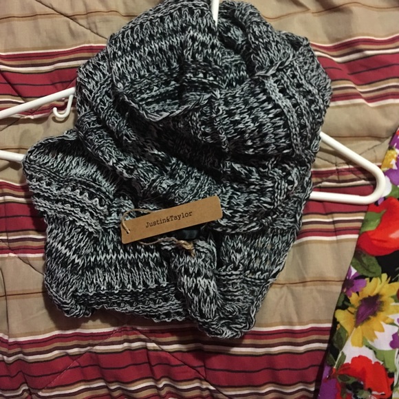 brand dew scarf!